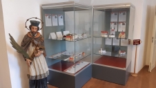 Vitrny s 3D modely baroknch pamtek ve Svatojnskm muzeu v Nepomuku