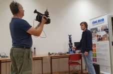 Pavel Honzk (hlava, o.p.s.) pedstavuje robotick rameno sestaven z dl vytitnch na 3D tiskrn