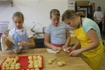 S d�tmi v kuchyni - sladk� poho�t�n� na d�tskou p�rty (7. 12. 2019)